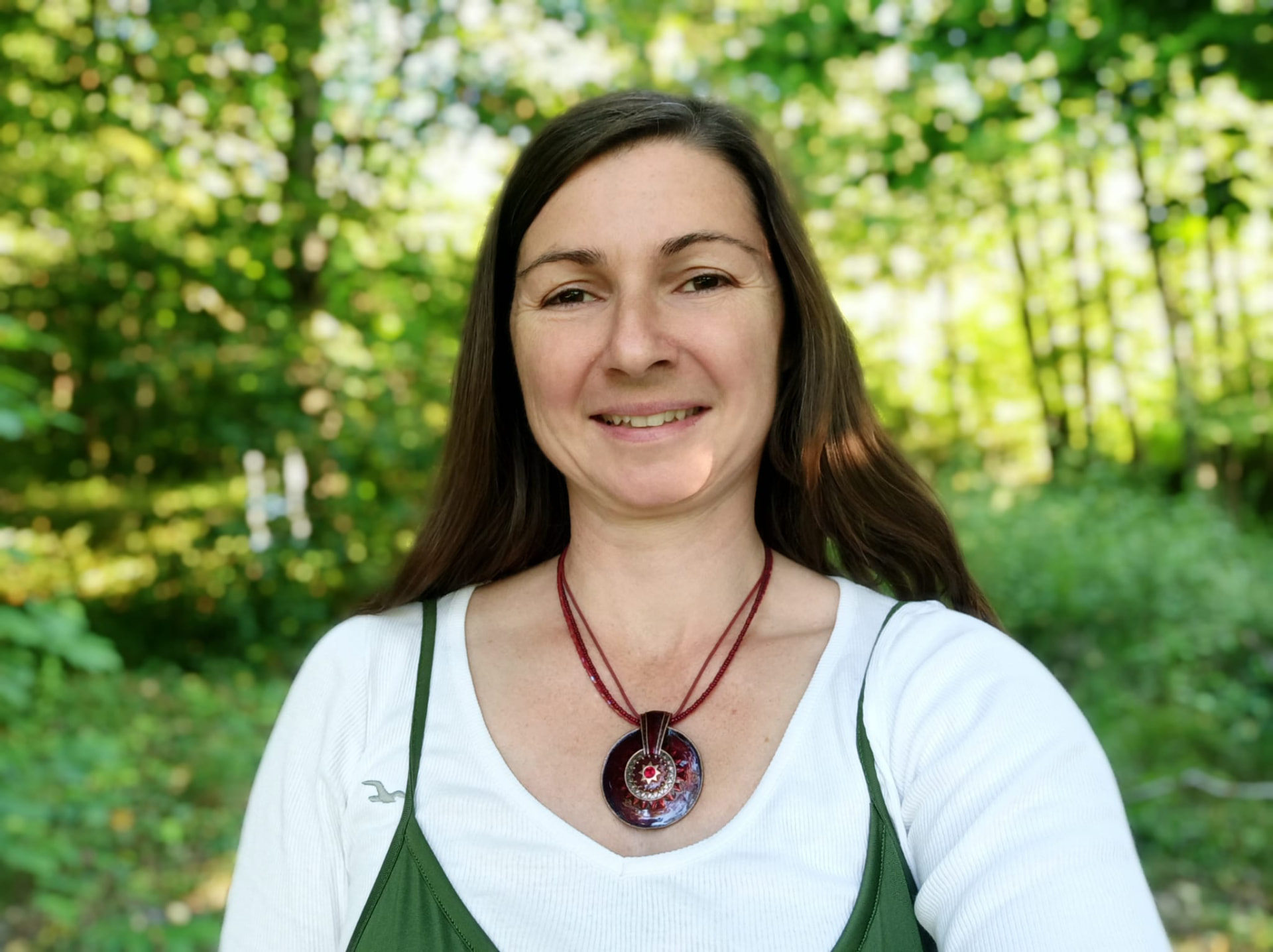 Nadine, Tierheilpraktikerin, im Wald